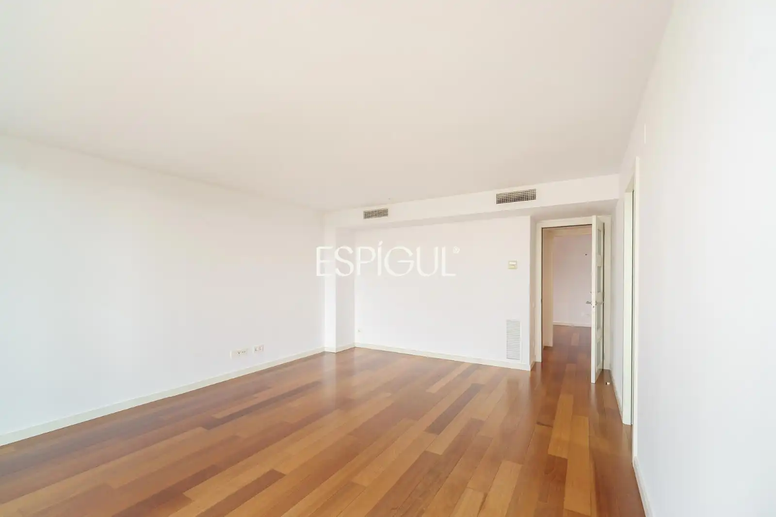 Bedroom of Flat for sale in Sant Cugat del Vallès  with Air Conditioner, Heating and Parquet flooring