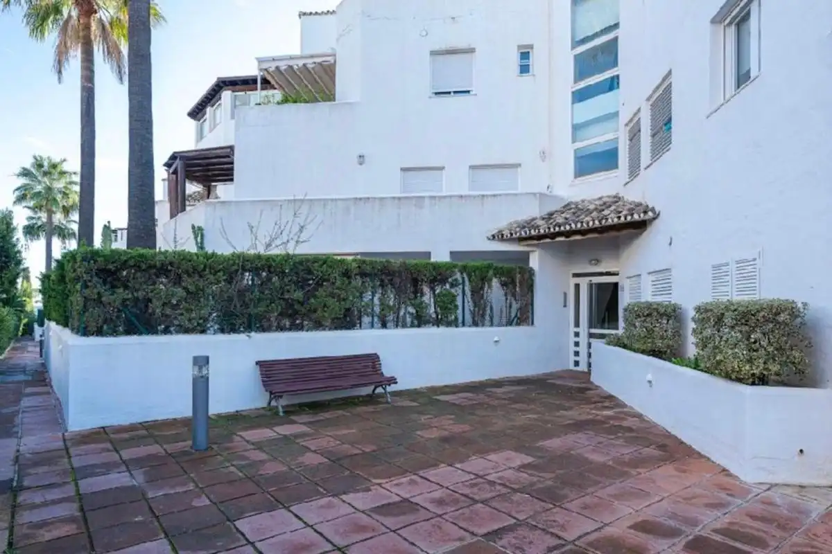 Außenansicht von Wohnung zum Verkauf in Marbella mit Klimaanlage, Heizung und Schwimmbad