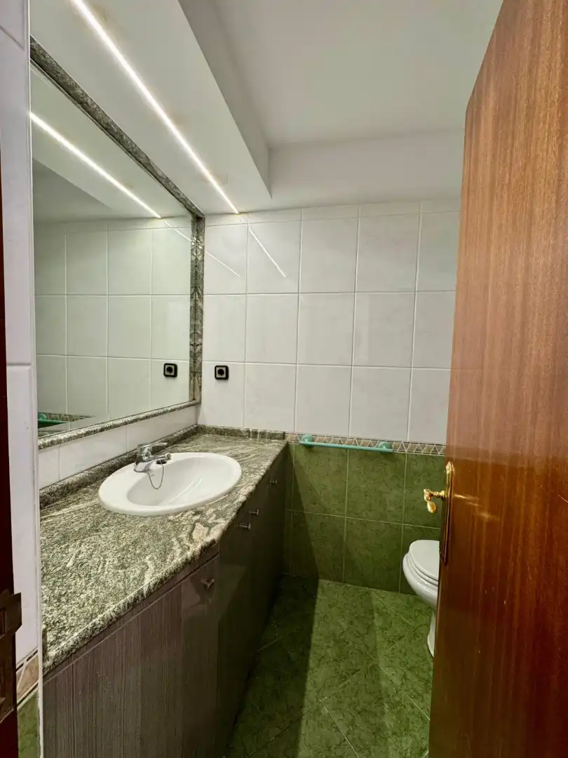 Bathroom of Flat for rent in Valencia  with Air Conditioner, Furnished and Washing machine