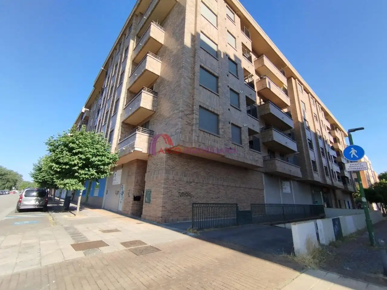 Vista exterior de Pis en venda en Burgos amb Calefacció, Terrassa i Traster