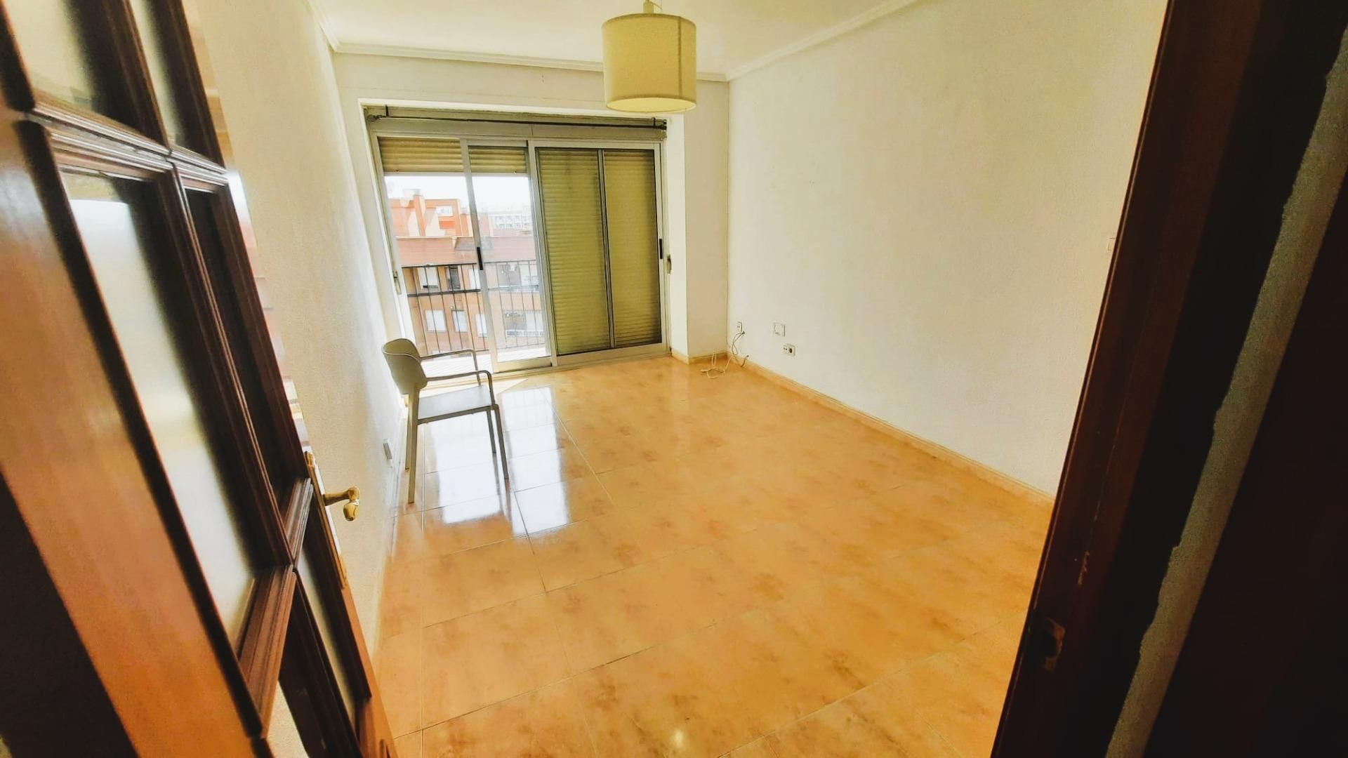 Habitación de Piso en venta en  Valencia Capital con Balcón