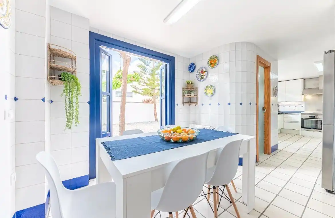 Cuina de Casa o xalet en venda en Alicante / Alacant amb Jardí privat, Terrassa i Traster