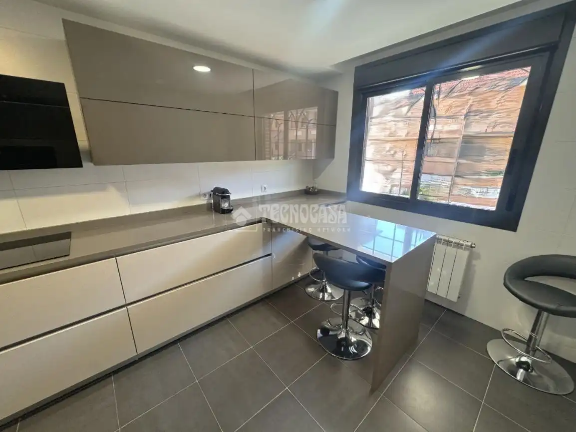 Kitchen of Detached homes for sale in Alcalá de Henares  with Air Conditioner, Terrace and Community pool