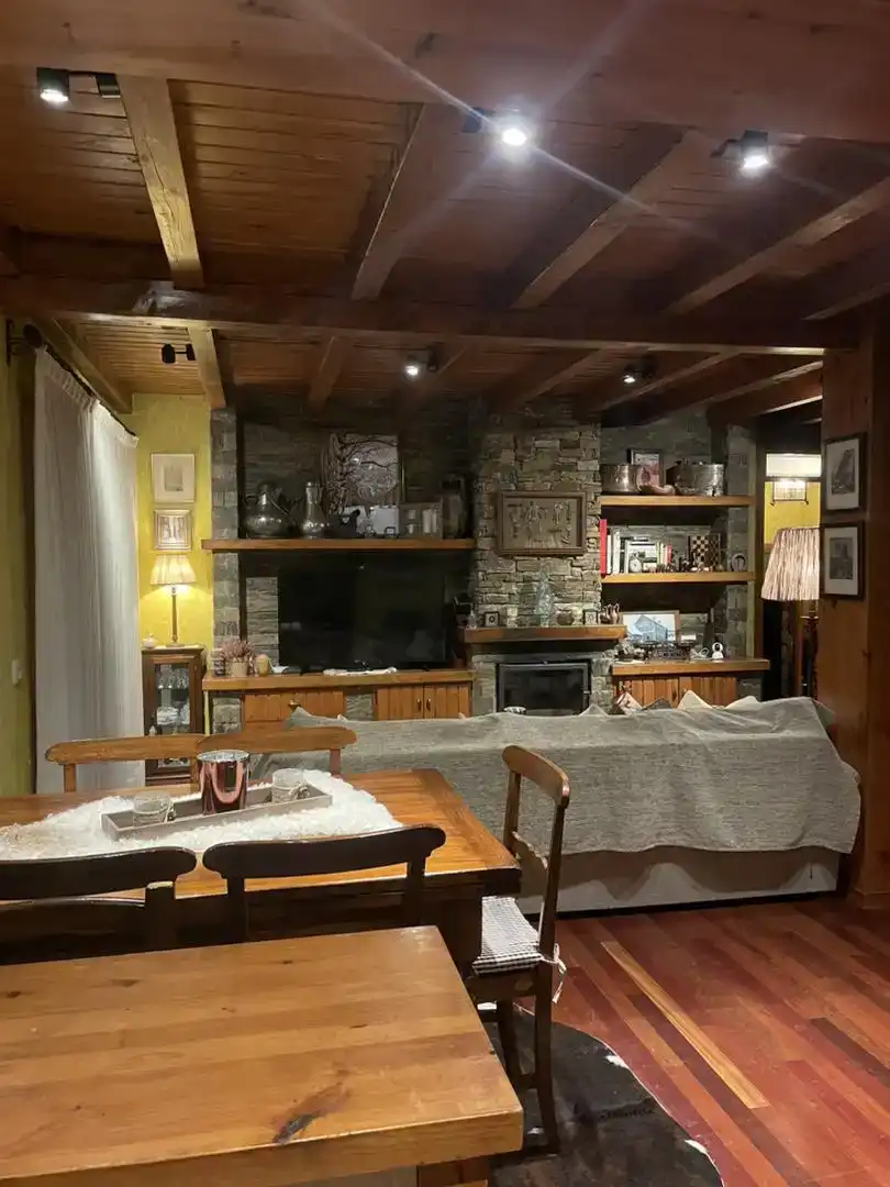 Sala d'estar de Casa adosada en venda en Prats i Sansor amb Jardí privat, Parquet i Traster