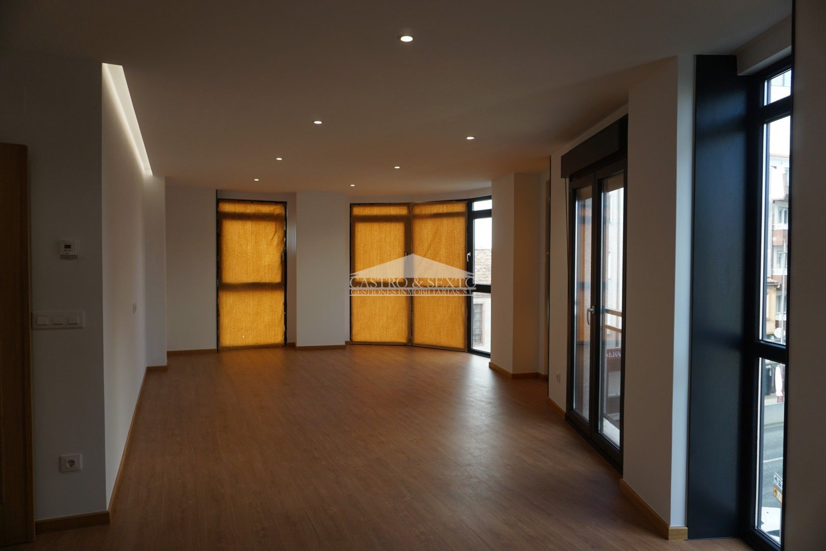 Sala d'estar de Pis de lloguer en Melide amb Calefacció