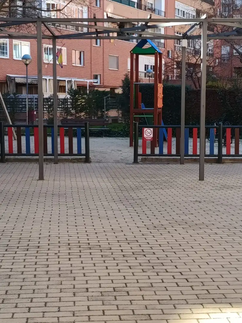 Aparcament de Dúplex en venda en Parla amb Calefacció, Jardí privat i Parquet