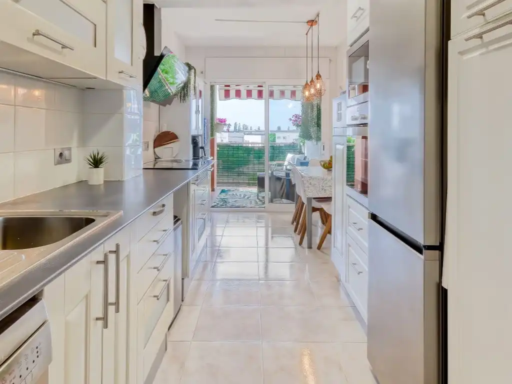 Kitchen of Flat for sale in Figueres  with Air Conditioner