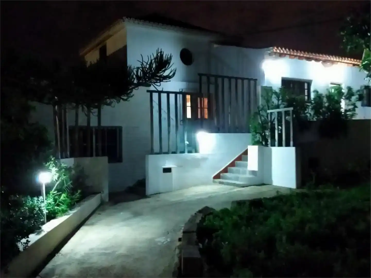 Vista exterior de Casa adosada en venda en San Cristóbal de la Laguna amb Jardí privat