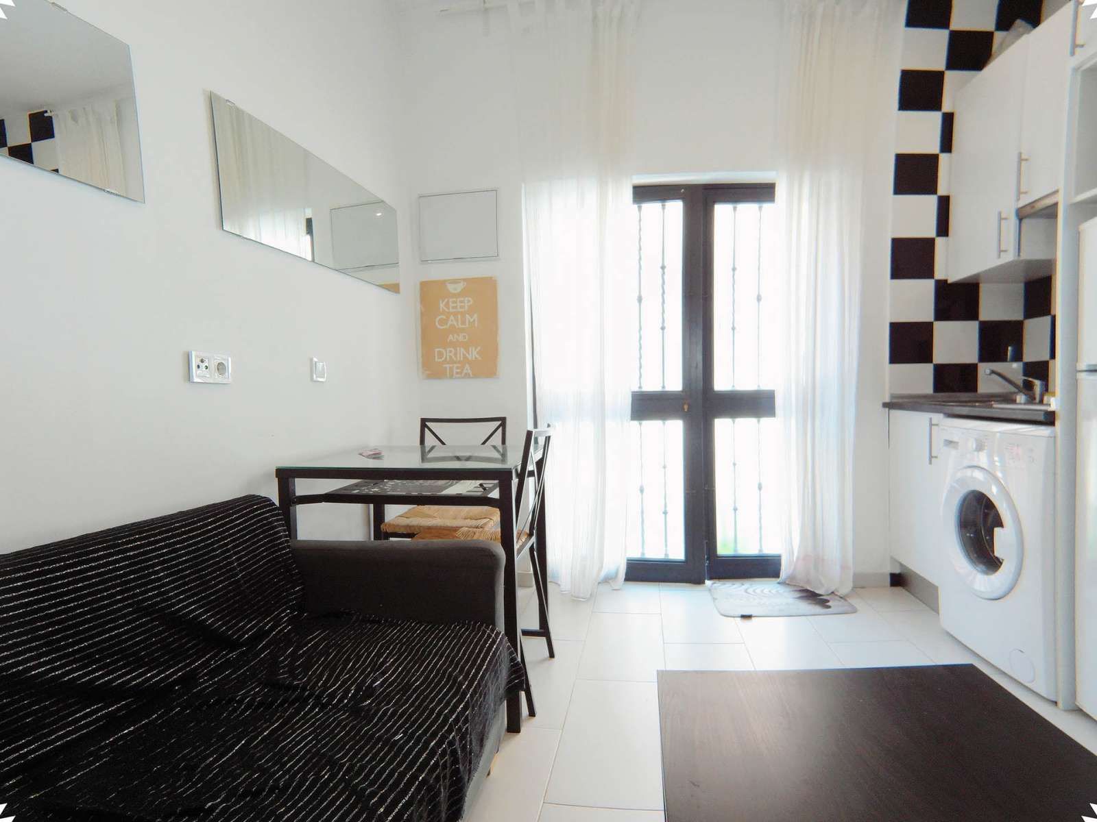 Bedroom of Study to share in  Madrid Capital  with Air Conditioner, Heating and Terrace