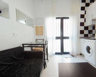 Bedroom of Study to share in  Madrid Capital  with Air Conditioner, Heating and Terrace