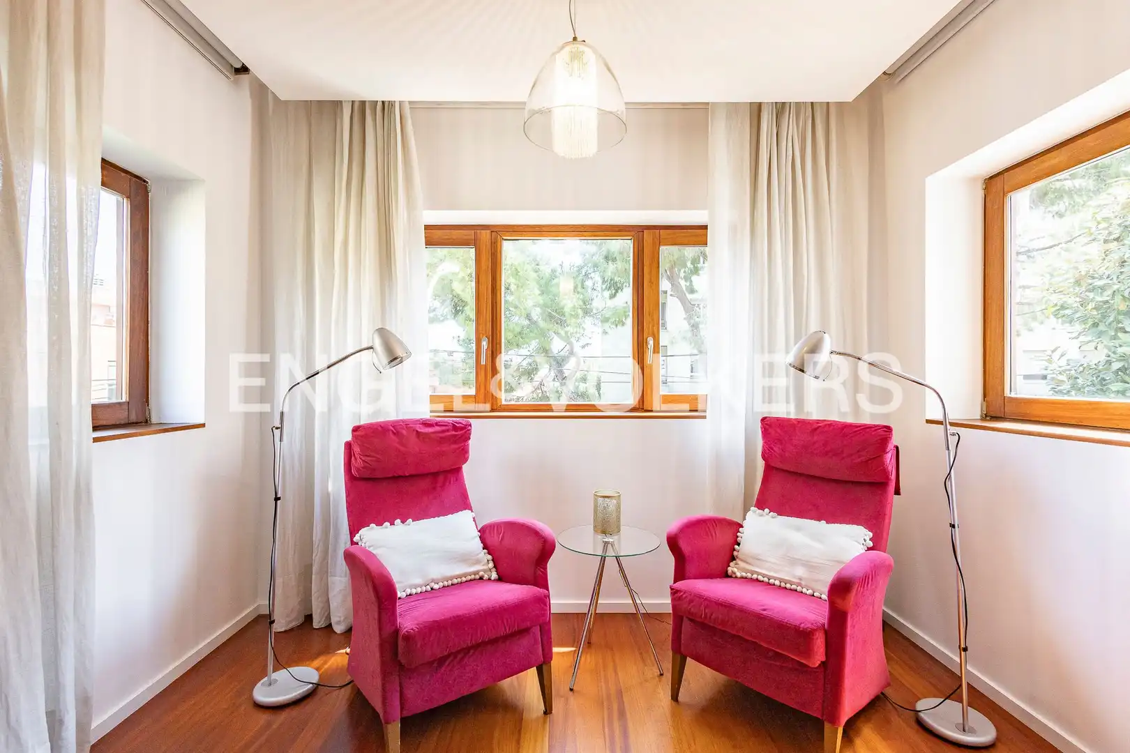 Sala de estar de Casa o chalet en venta en Sant Cugat del Vallès con Aire acondicionado, Calefacción y Jardín privado