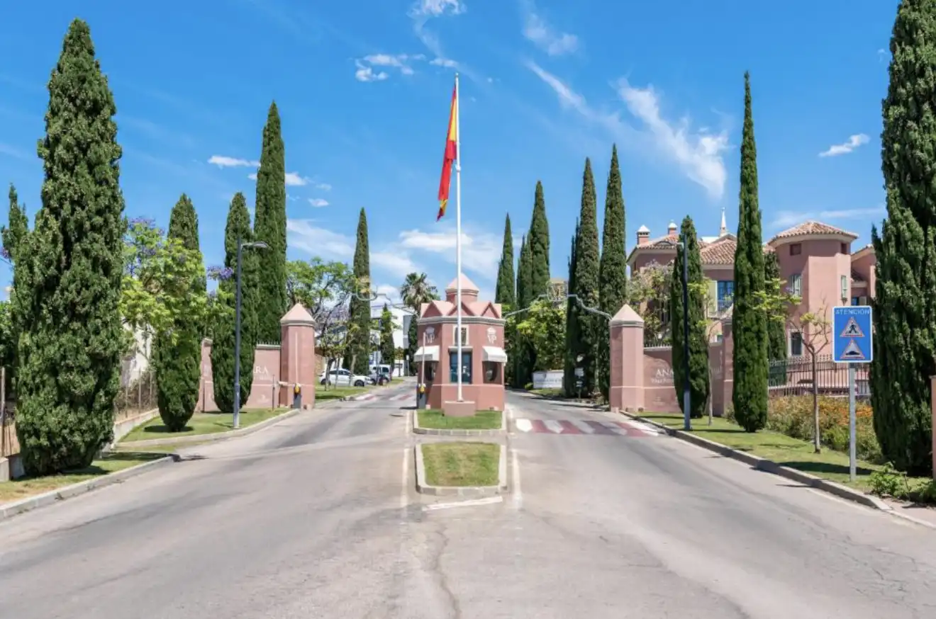 Vista exterior de Apartament de lloguer en Benahavís amb Aire condicionat, Calefacció i Terrassa