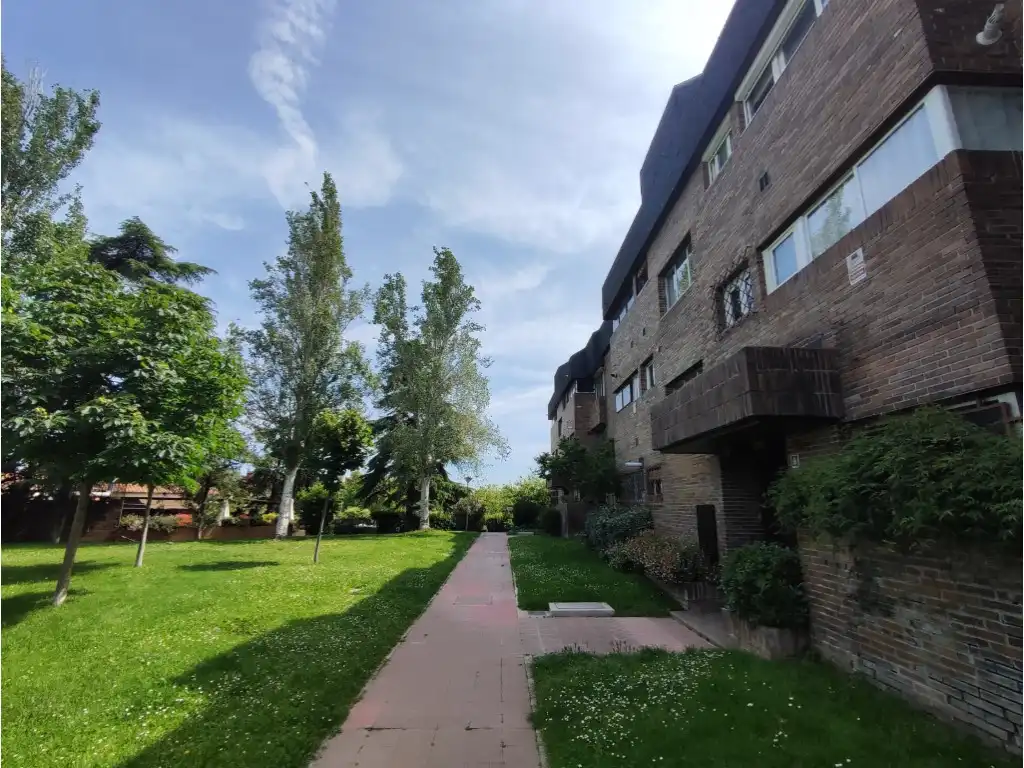 Vista exterior de Planta baja en venta en Casco Antiguo