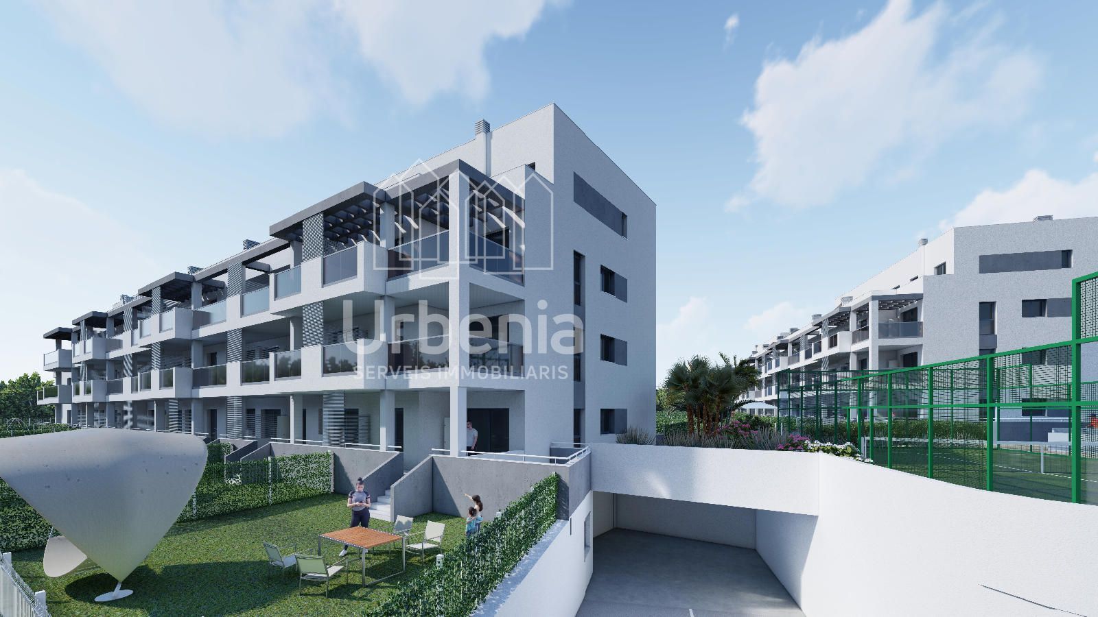 Vista exterior de Piso en venta en  Almería Capital con Jardín privado, Terraza y Piscina