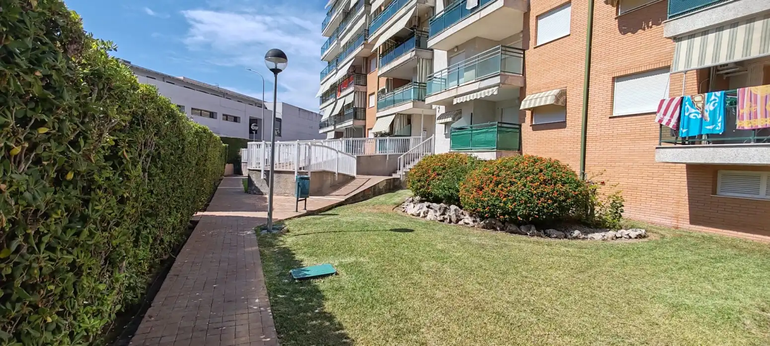Vista exterior de Pis en venda en Gandia amb Aire condicionat, Calefacció i Jardí privat