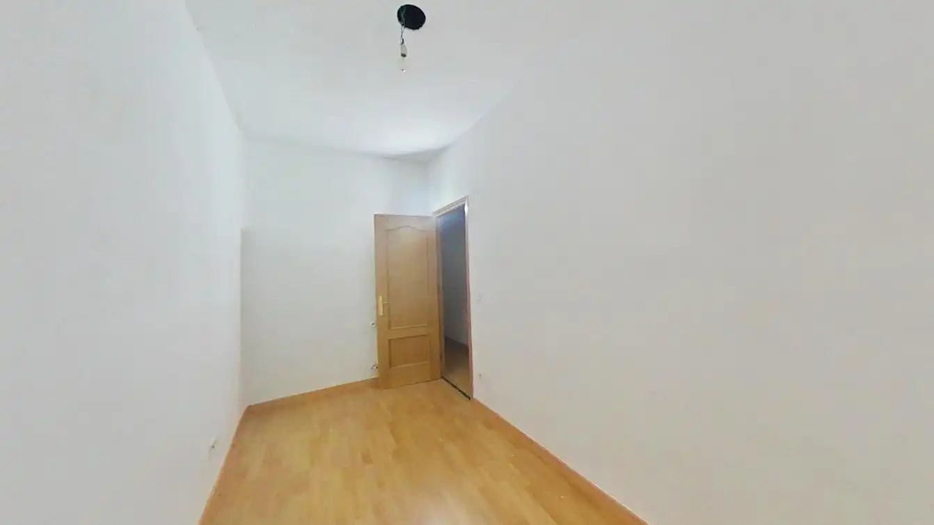 Habitación de Piso en venta en Madrid con Calefacción