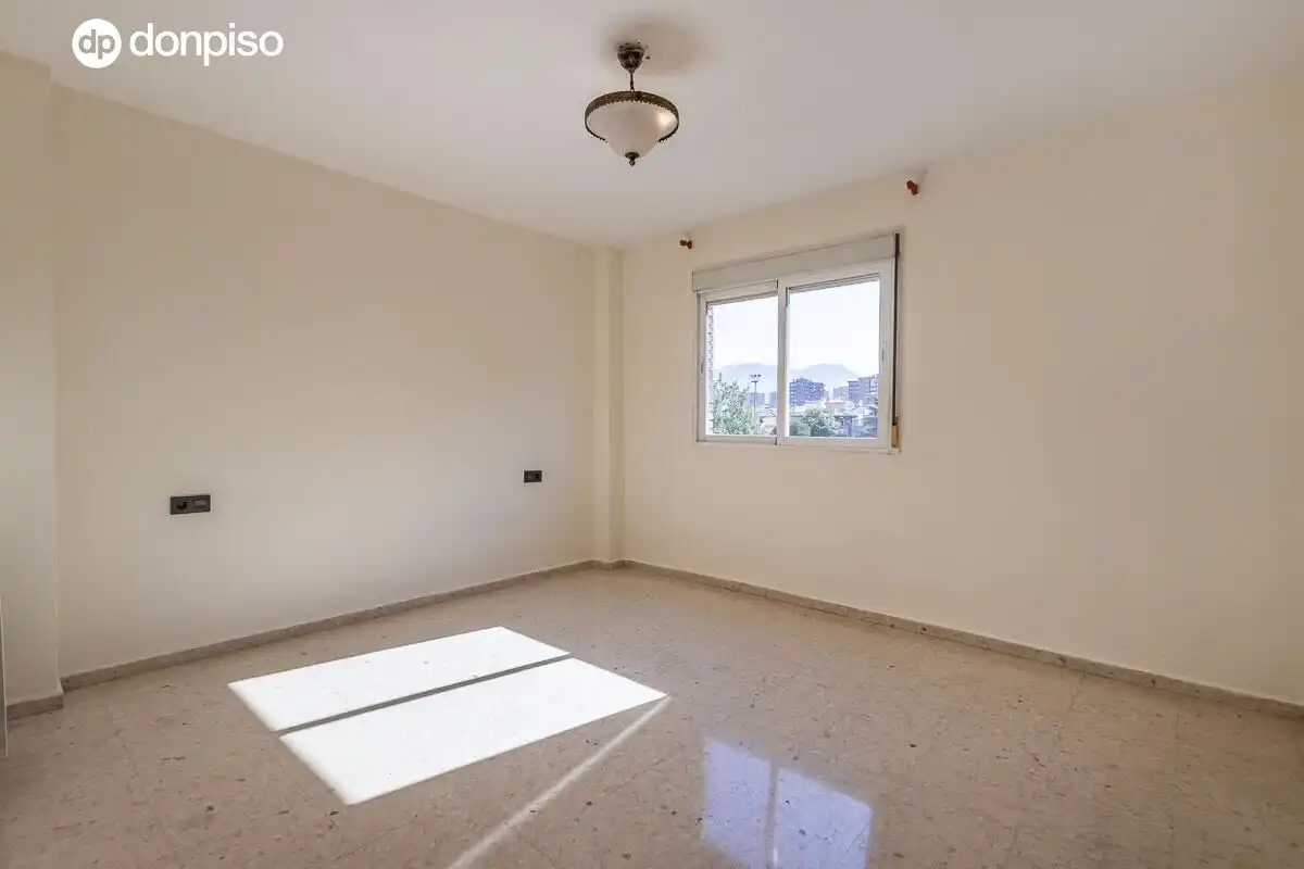 Bedroom of Flat for sale in Granada  with Air Conditioner, Heating and Terrace