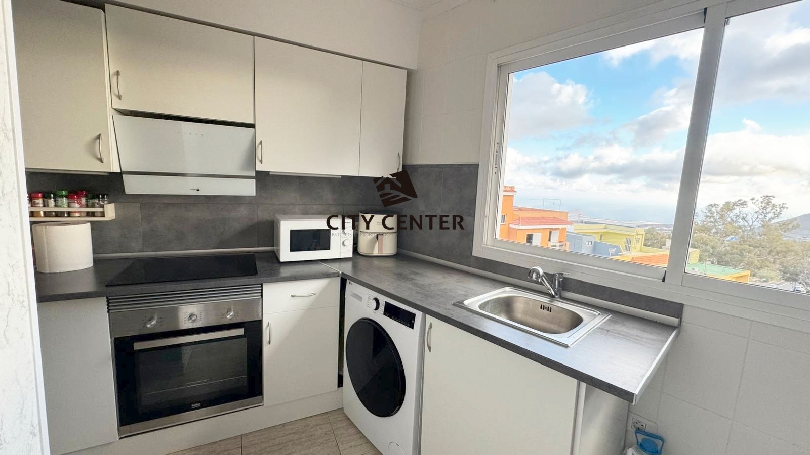 Cuina de Apartament en venda en Granadilla de Abona amb Moblat