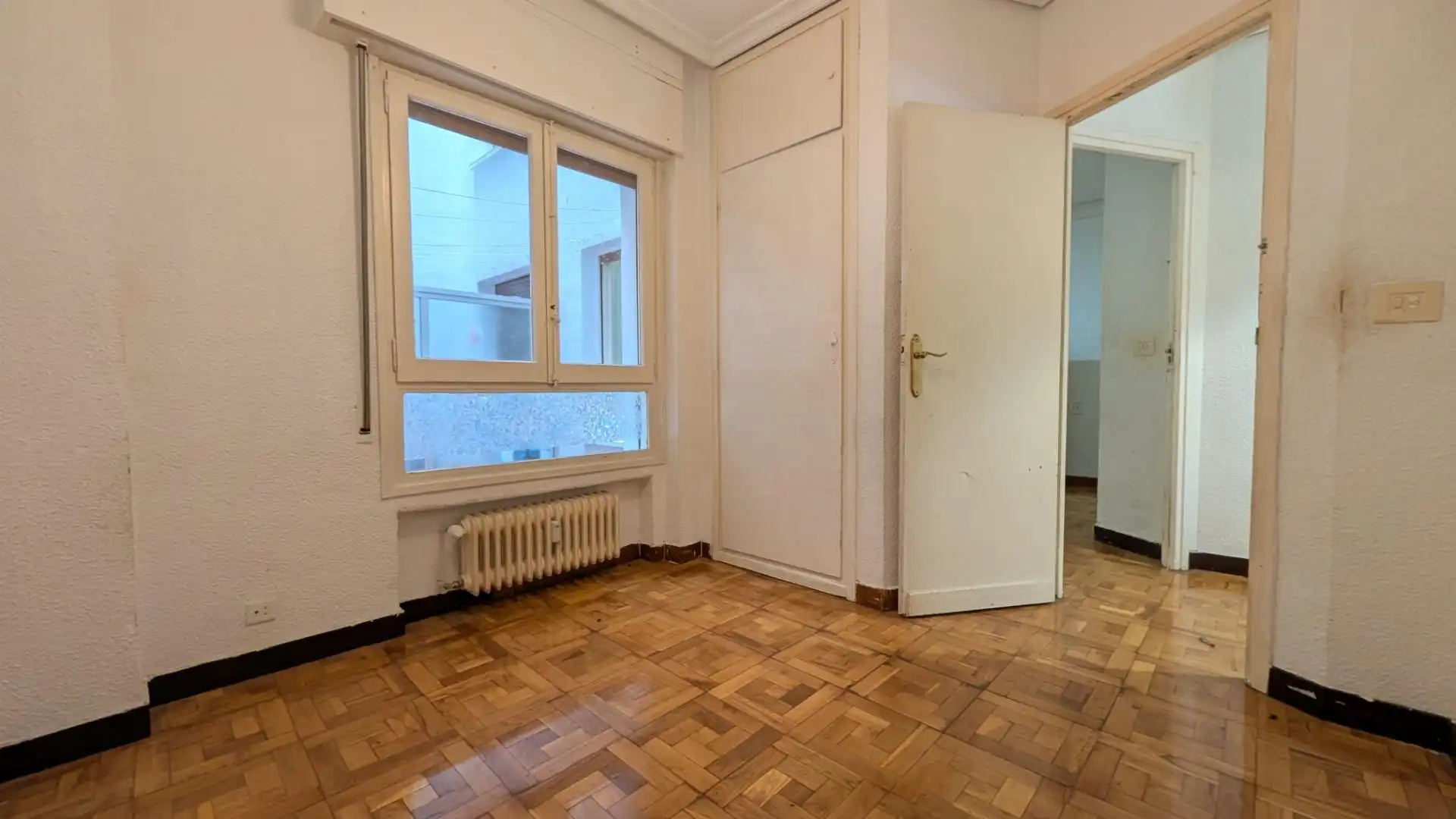 Habitación de Piso en venta en  Pamplona / Iruña con Calefacción y Terraza