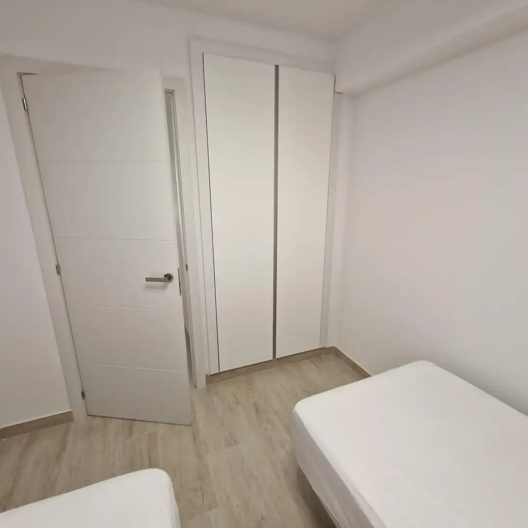 Habitación de Piso en venta en Benidorm con Aire acondicionado, Calefacción y Jardín privado