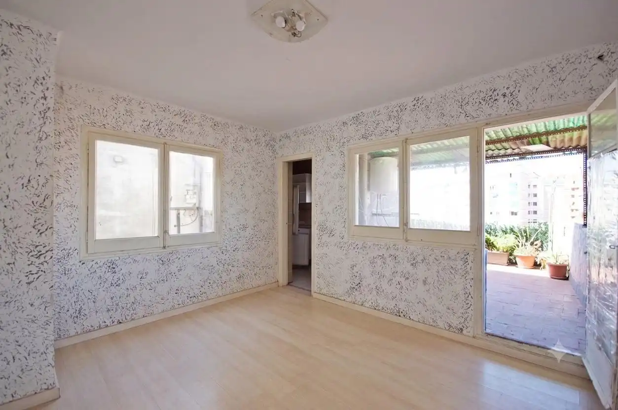 Living room of Attic for sale in L'Hospitalet de Llobregat  with Parquet flooring, Terrace and Balcony