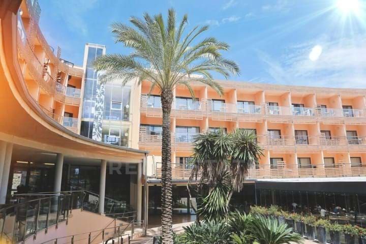 Vista exterior de Pis en venda en L'Ampolla amb Terrassa i Piscina