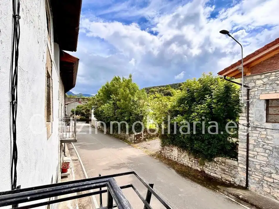 Vista exterior de Casa o xalet en venda en Valle de Mena amb Calefacció i Terrassa