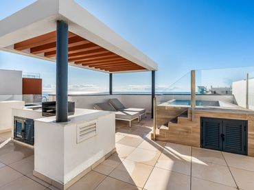 Àtic amb piscina en venda a El Higuerón