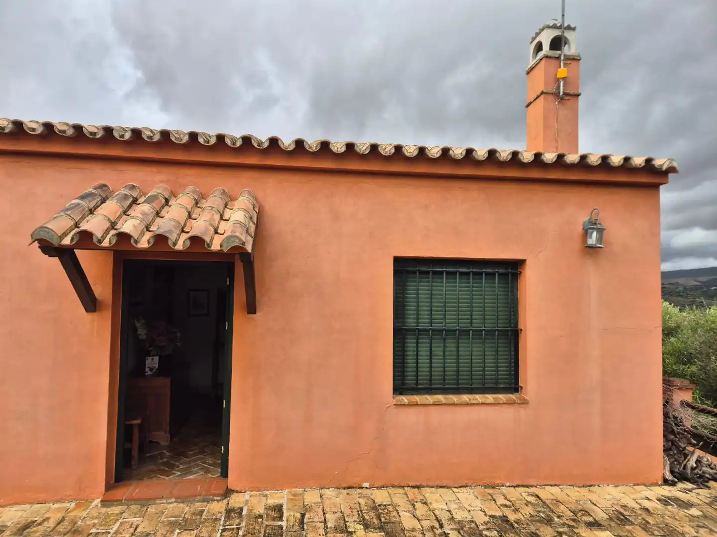 Vista exterior de Finca rústica en venda en Puerto Serrano amb Aire condicionat, Calefacció i Jardí privat