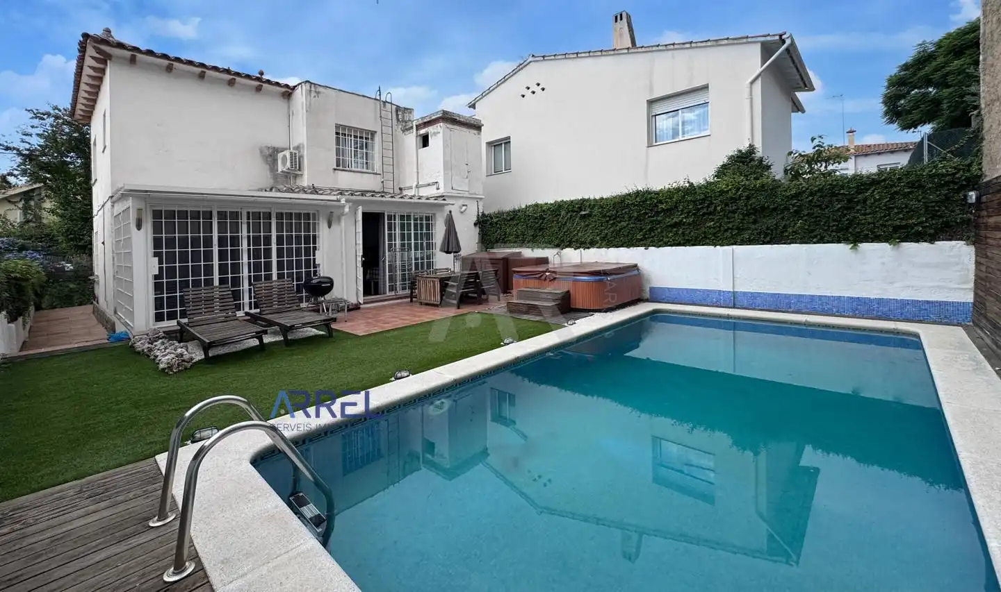 Piscina de Casa o xalet en venda en Alella