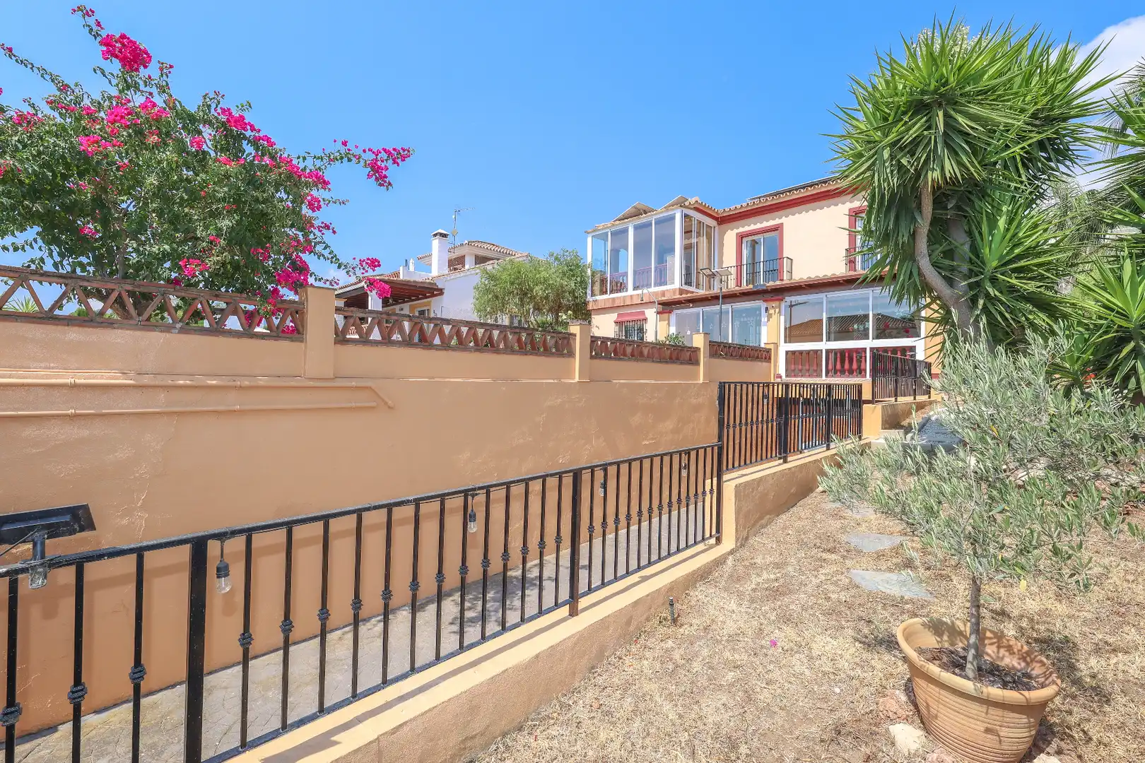 Exterior view of Houses for sale in Coín
