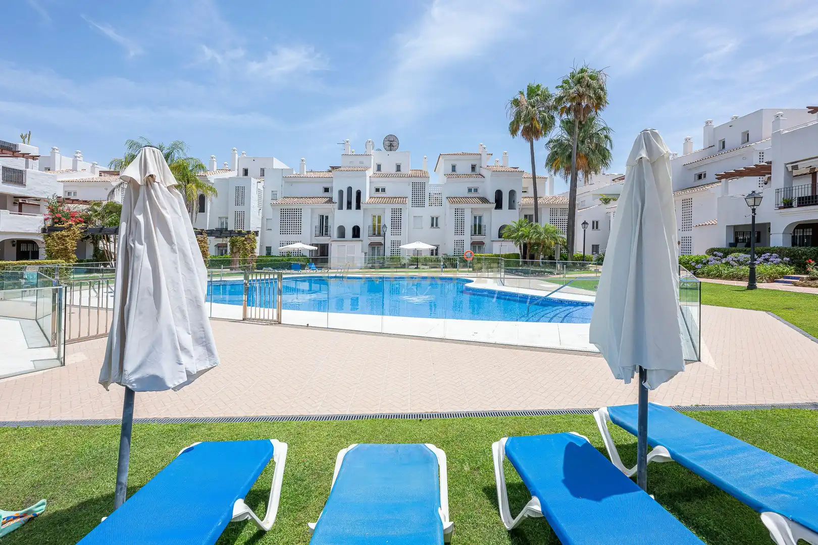 Vista exterior de Apartamento en venta en Marbella con Aire acondicionado, Jardín privado y Trastero