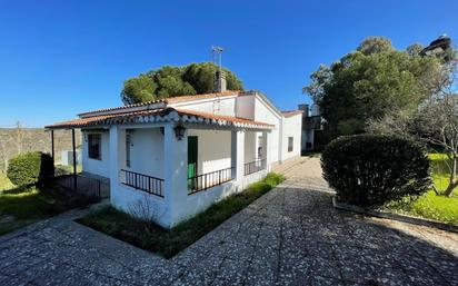 Vista exterior de Casa o xalet en venda en Casar de Cáceres amb Calefacció, Jardí privat i Terrassa