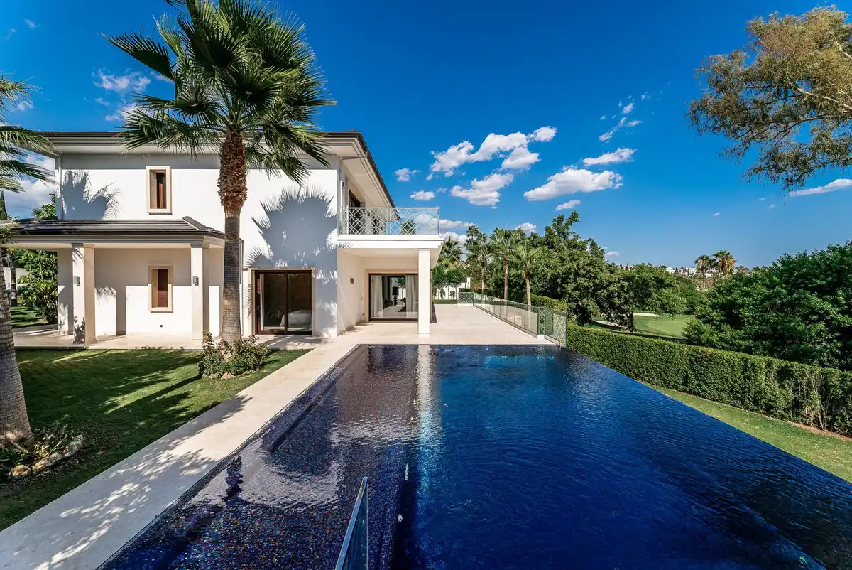 Villa mit Pool zum Verkauf in Nueva Andalucía, imagen 4