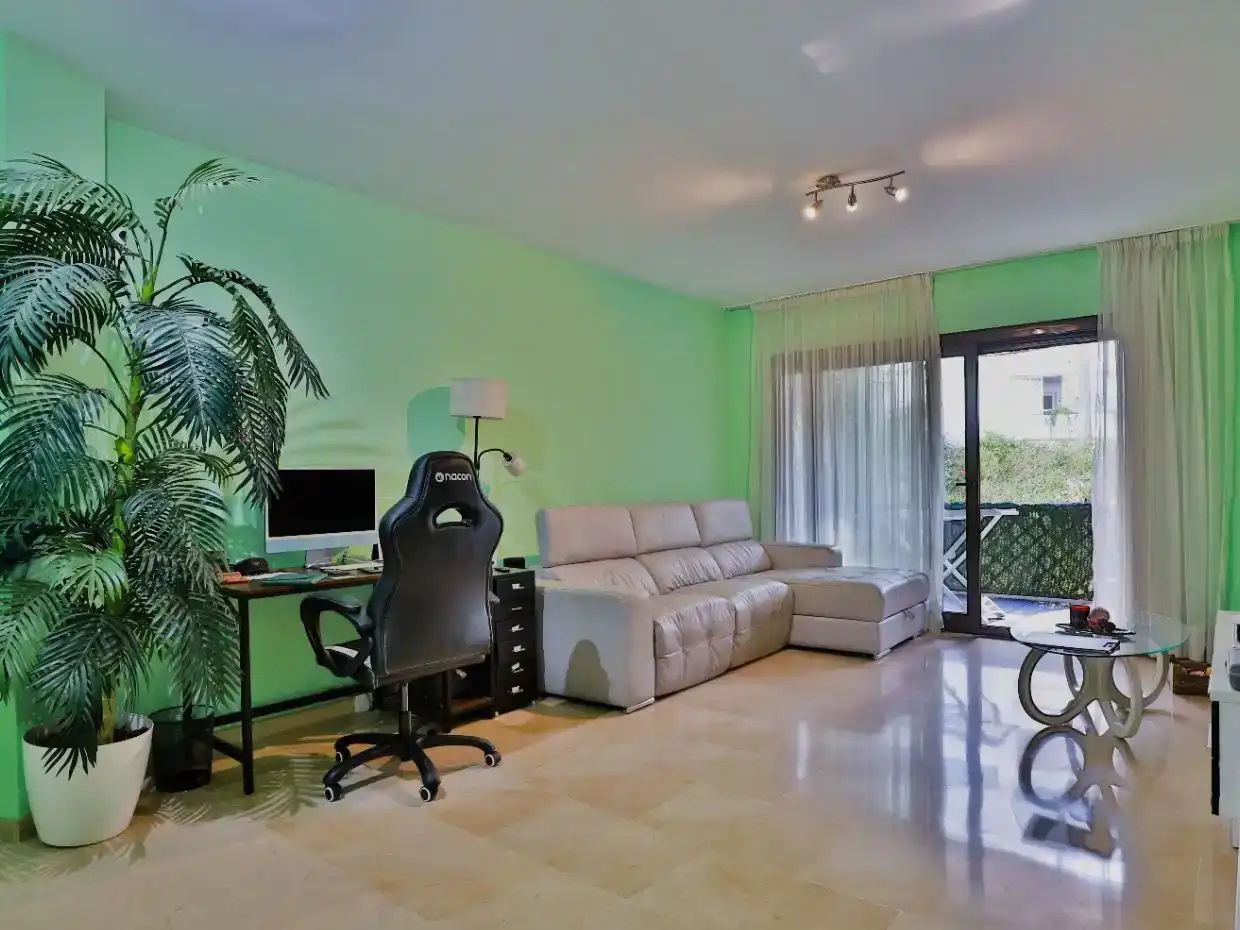 Sala d'estar de Pis en venda en Marbella amb Aire condicionat i Piscina