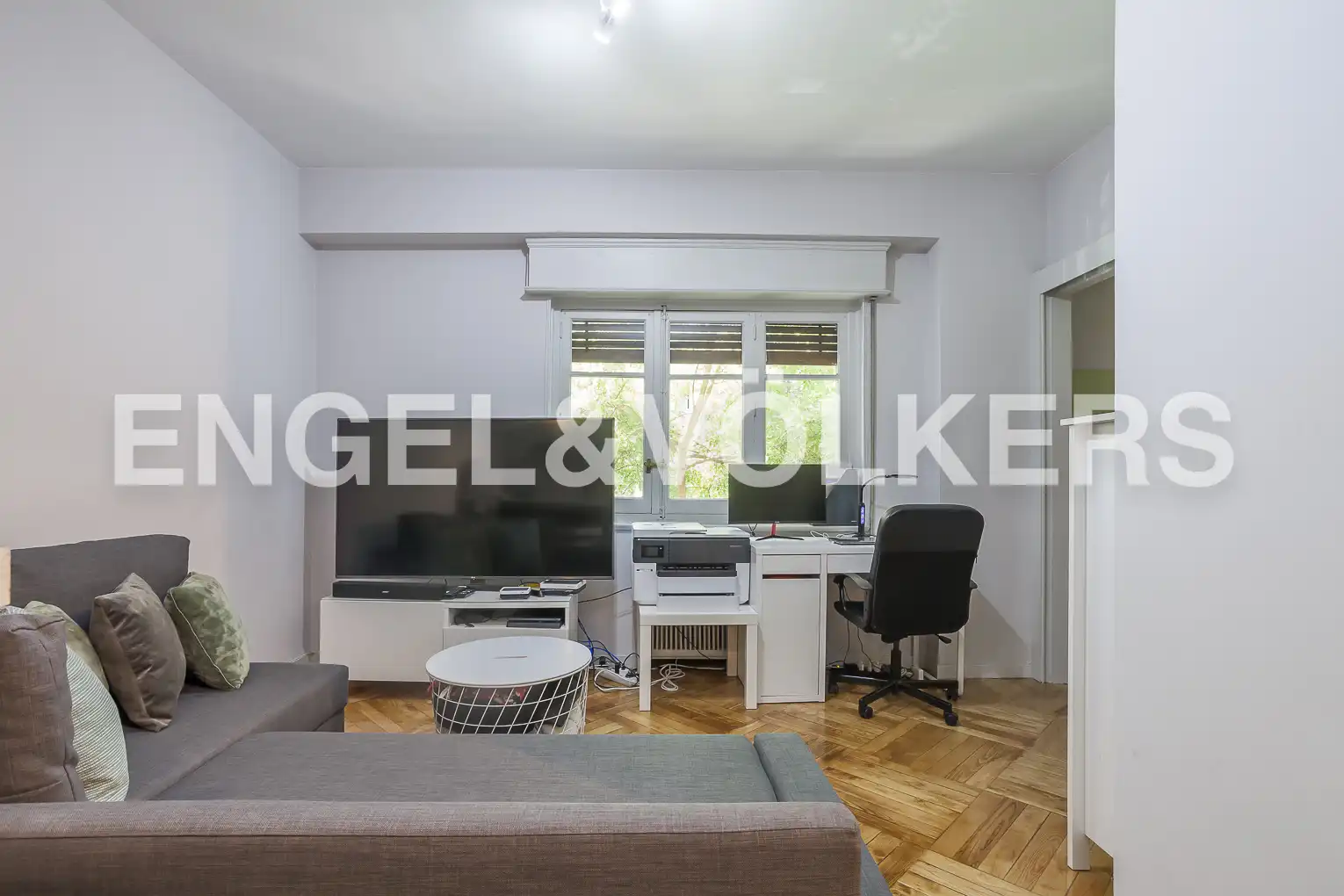 Living room of Flat for rent in Madrid  with Heating, Parquet flooring and Furnished