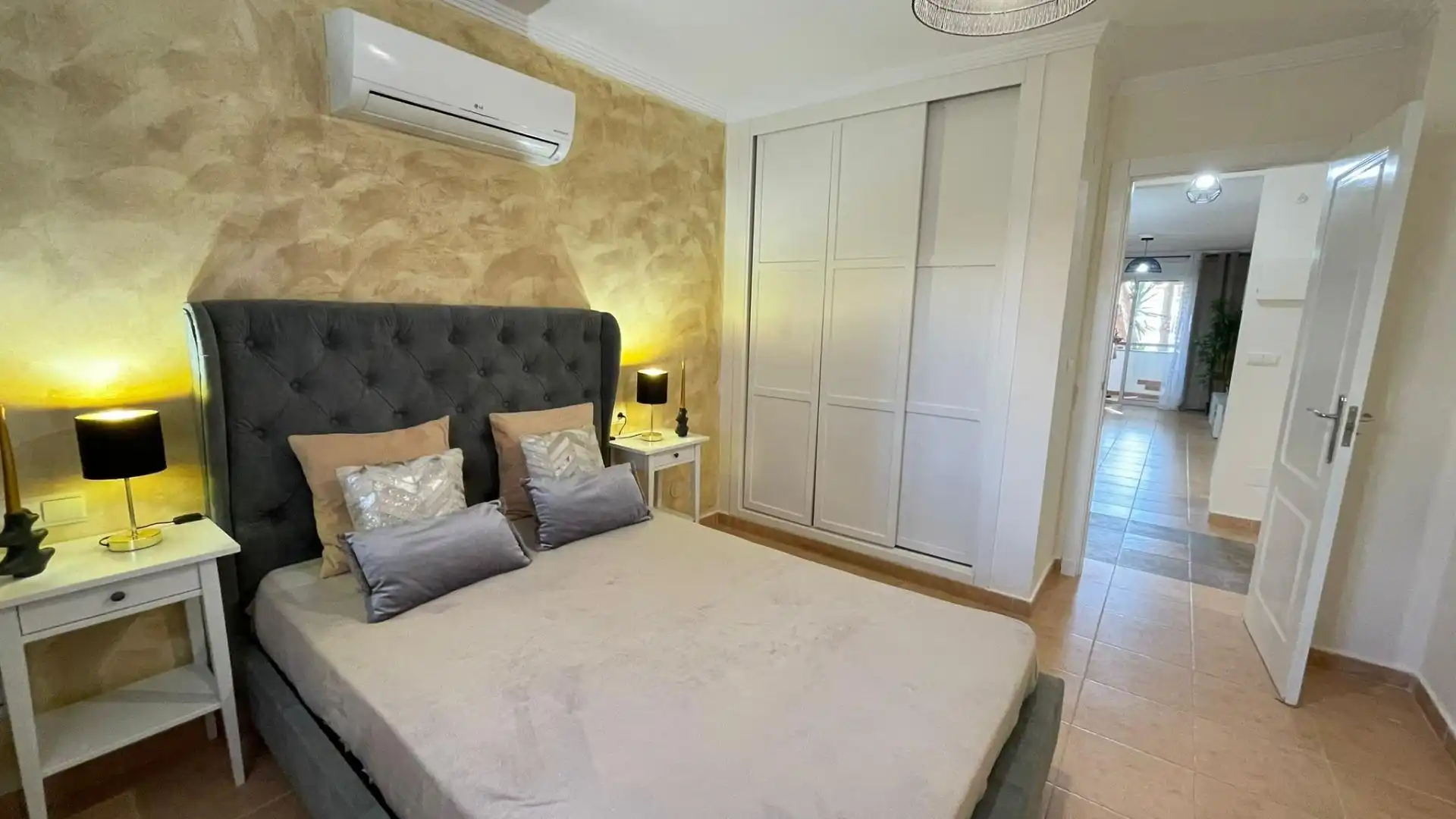 Schlafzimmer von Erdgeschoss zum Verkauf in San Pedro del Pinatar mit Privatgarten, Terrasse und Balkon