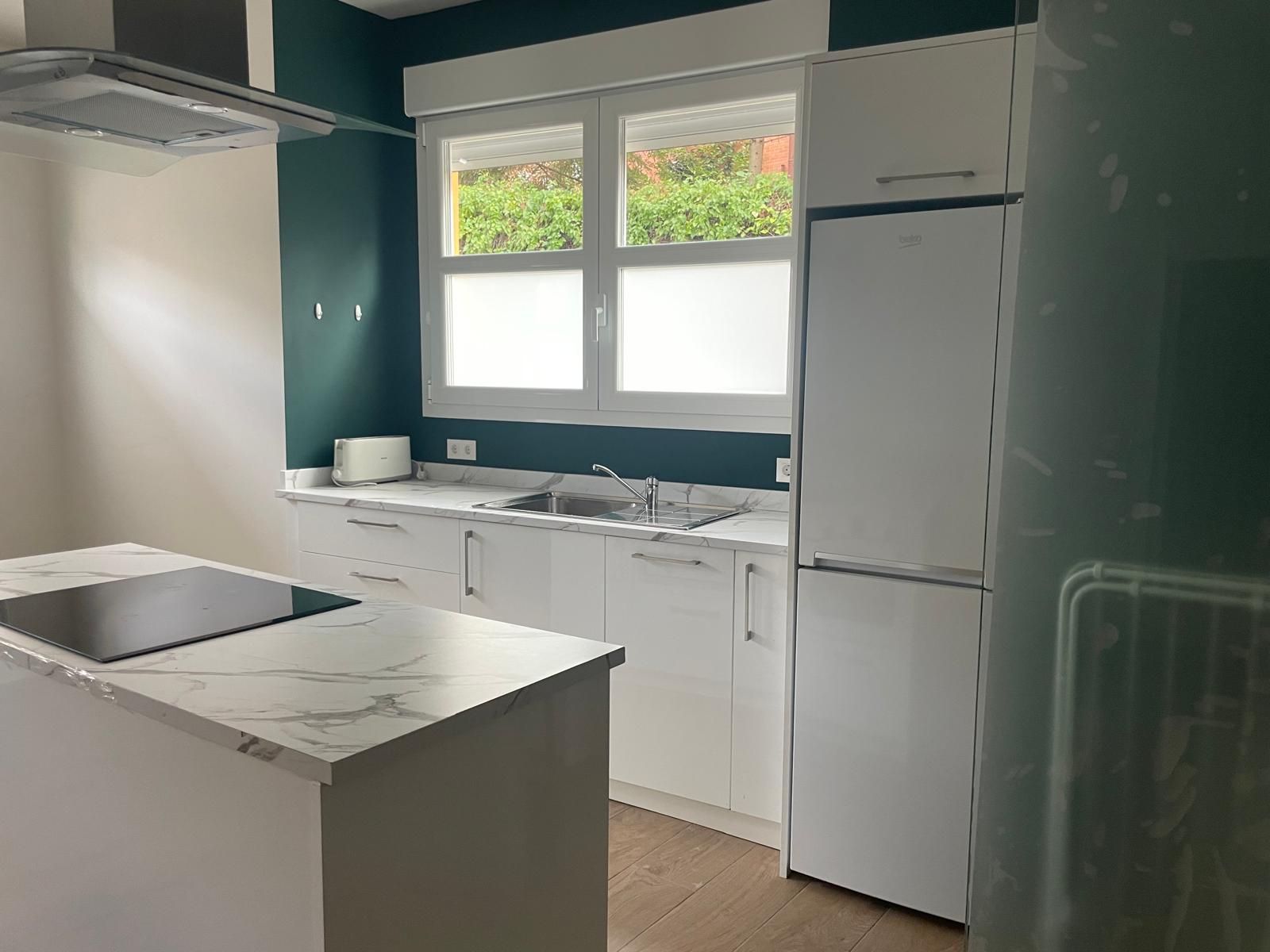 Cuina de Apartament en venda en Burgos Capital amb Calefacció, Parquet i Moblat