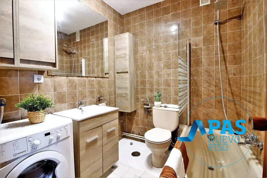 Baño de Piso en venta en Santander con Calefacción, Trastero y Amueblado