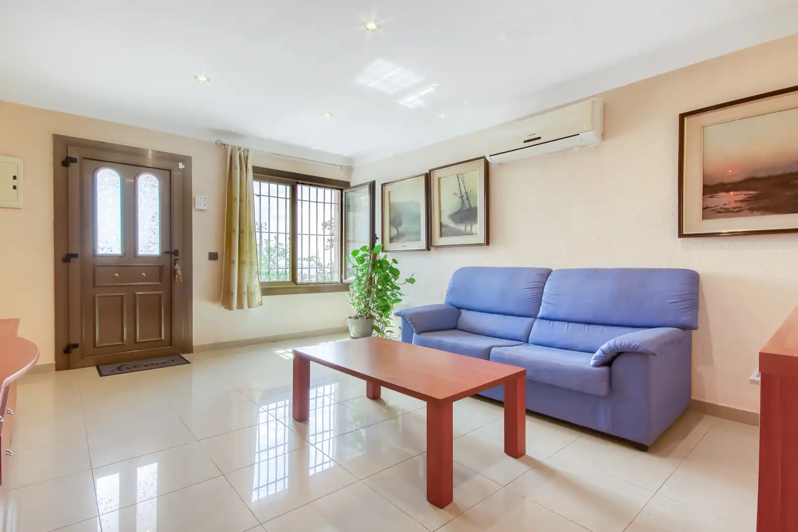 Sala de estar de Casa o chalet en venta en Roses con Aire acondicionado, Calefacción y Jardín privado