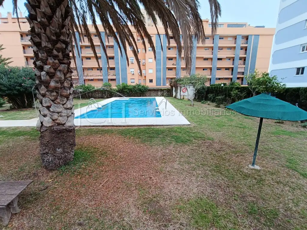 Piscina de Piso en venta en Fuengirola con Piscina, Horno y Lavadora