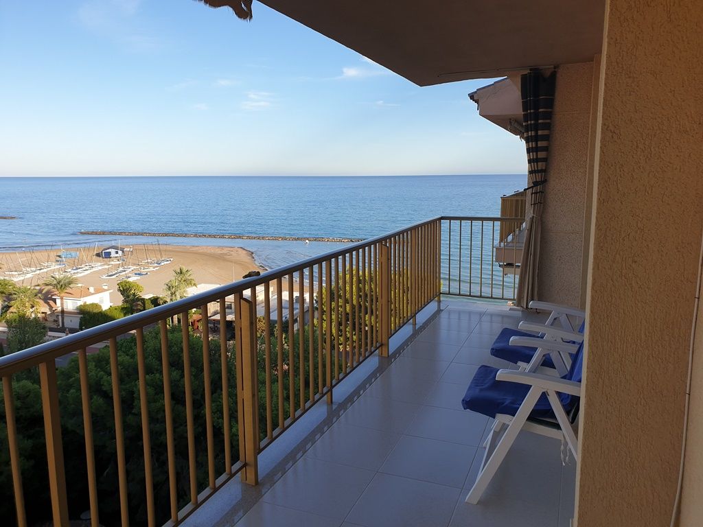 Dormitori de Apartament en venda en Benicasim / Benicàssim amb Jardí privat, Terrassa i Traster