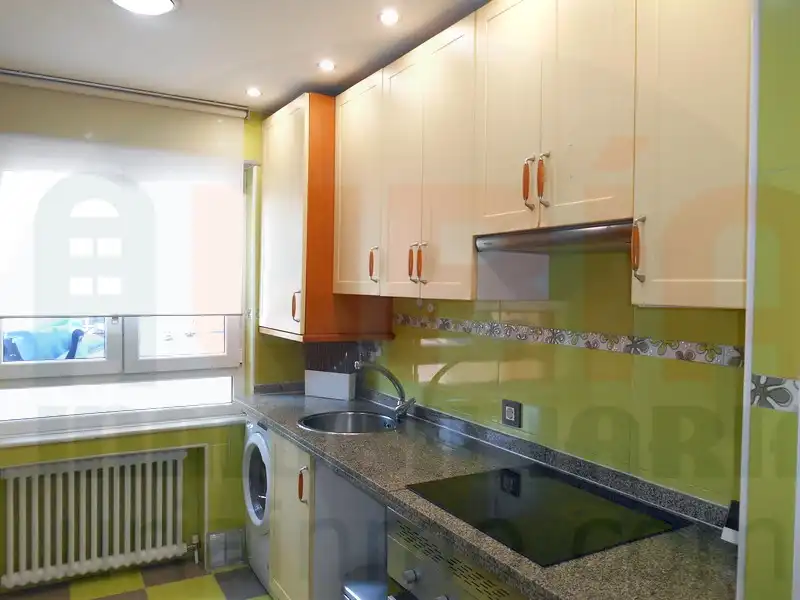 Küche von Wohnung zur Miete in Oviedo  mit Heizung, Terrasse und Möbliert