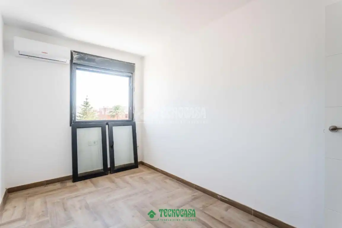 Bedroom of Flat for sale in Almería  with Air Conditioner
