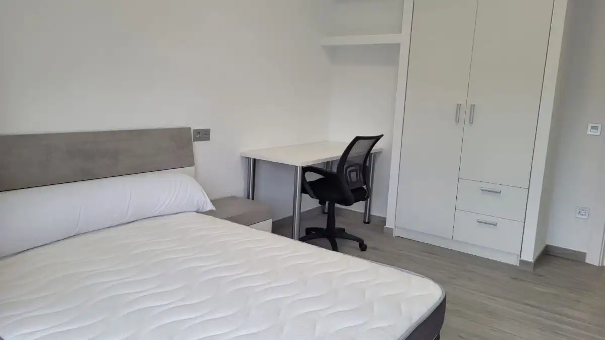 Schlafzimmer von Wohnung zur Miete in Salamanca mit Heizung, Möbliert und Balkon