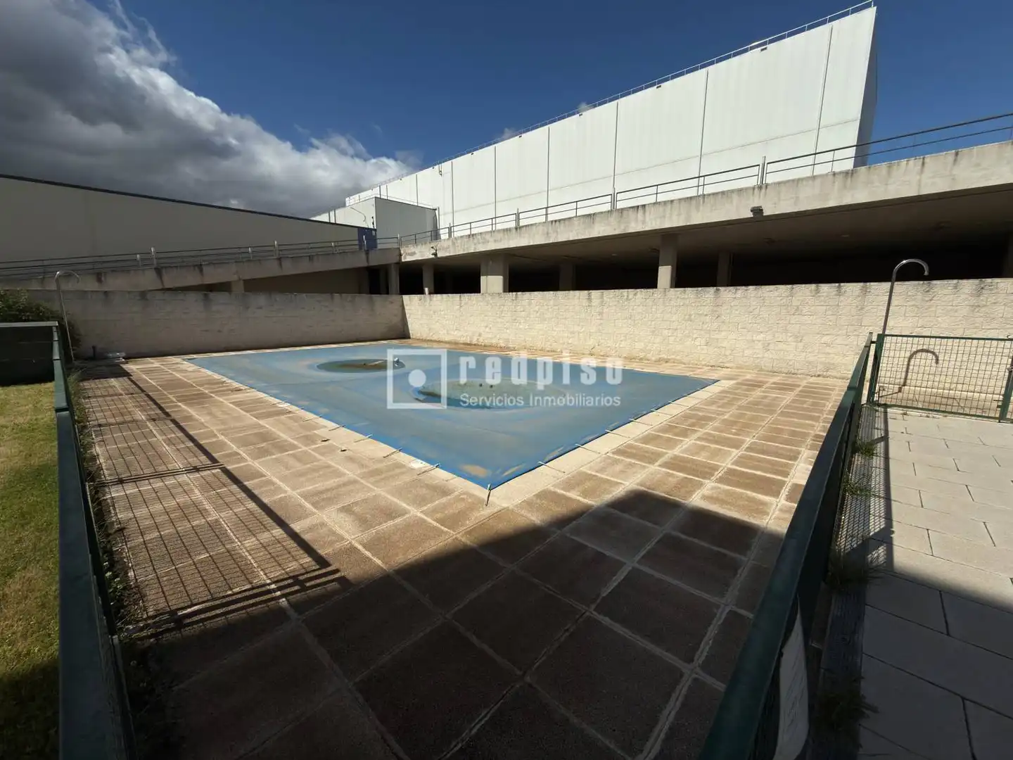 Schwimmbecken von Loft zum Verkauf in Tres Cantos mit Klimaanlage, Heizung und Terrasse
