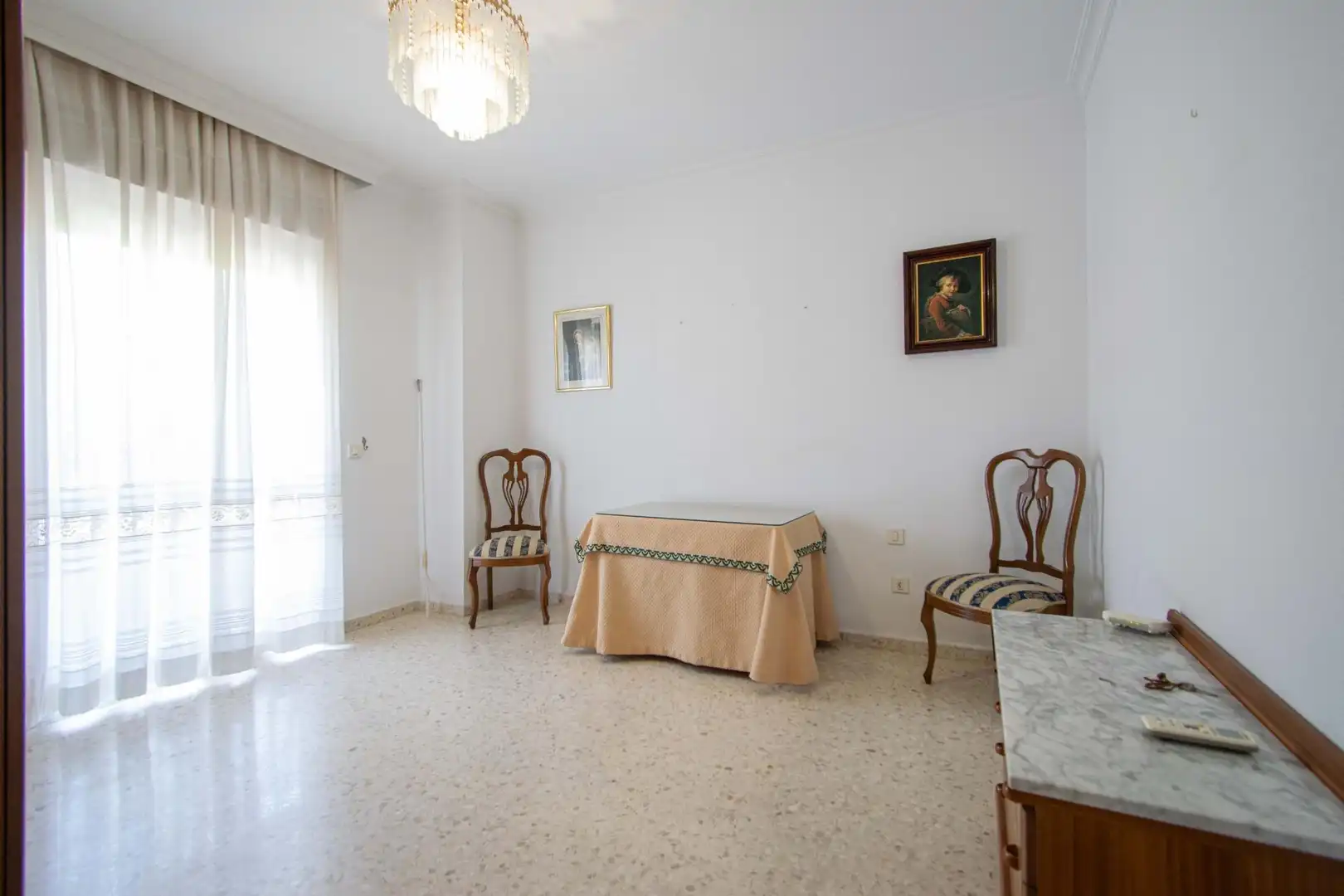Esszimmer von Einfamilien-Reihenhaus zum Verkauf in Sevilla mit Klimaanlage und Heizung
