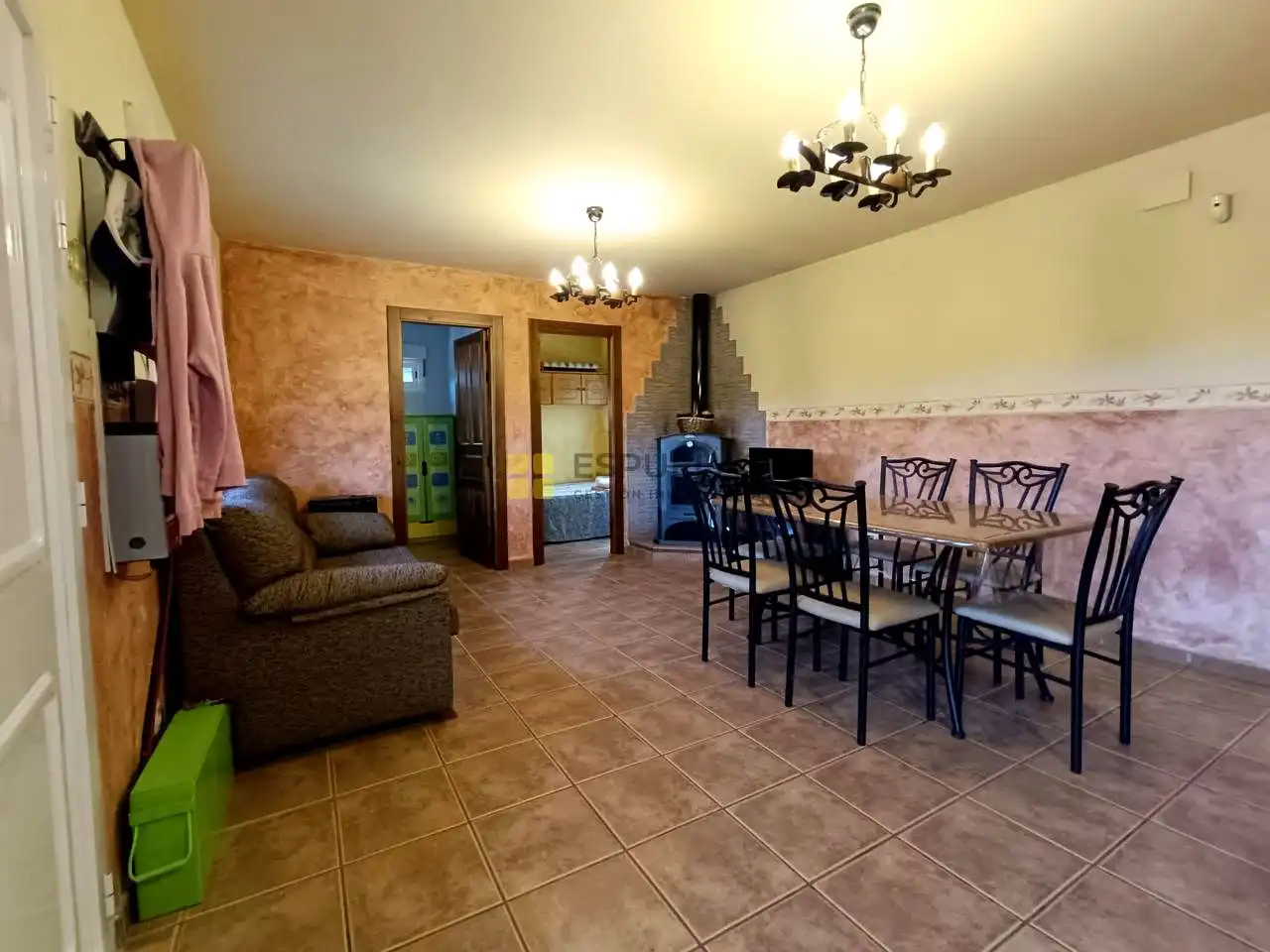 Sala de estar de Finca rústica en venta en Autol con Jardín privado, Piscina y Amueblado