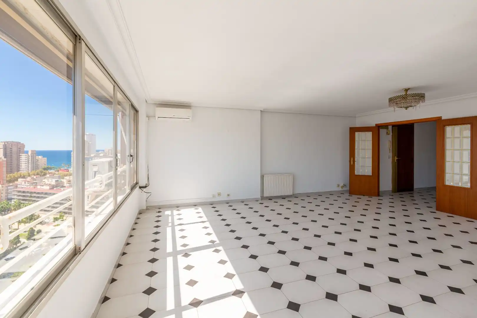 Sala de estar de Piso en venta en Benidorm con Aire acondicionado, Calefacción y Piscina comunitaria