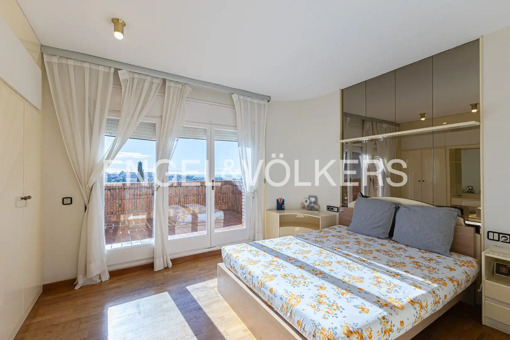 Habitación de Casa o chalet en venta en Sant Just Desvern con Aire acondicionado, Calefacción y Jardín privado